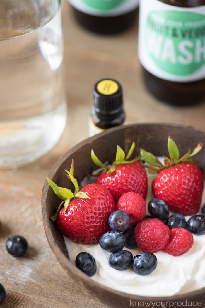 diy veggie cleaner berry yogurt breakfast bowl