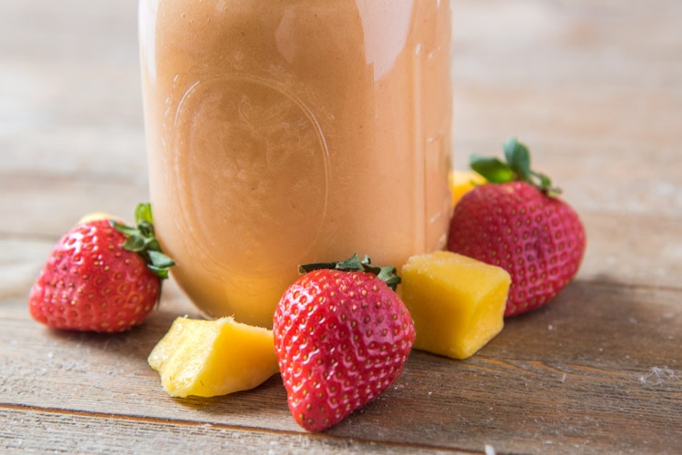 Strawberry mango smoothie