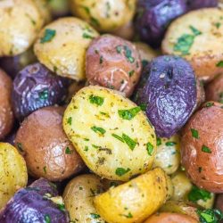 roasted baby potatoes with garlic and parlsey