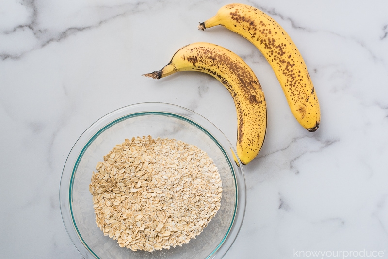 2 ripe bananas for baking and rolled oats in a glass bowl