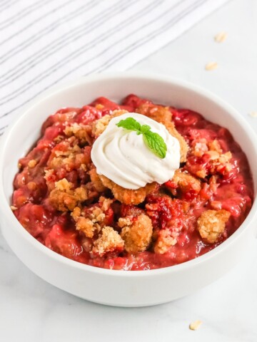 strawberry rhubarb crisp in a bowl