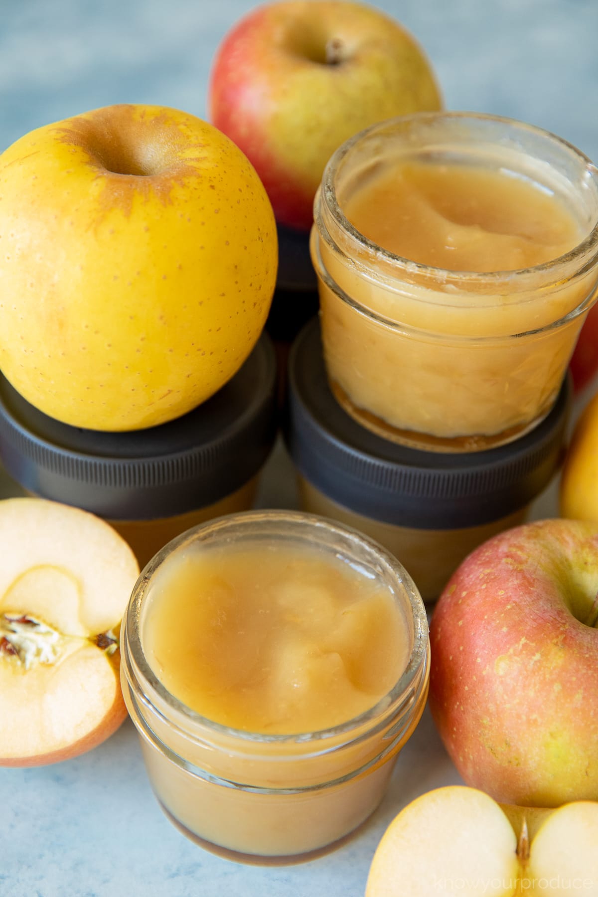 unsweetened applesauce recipe in small mason jars with apples around it