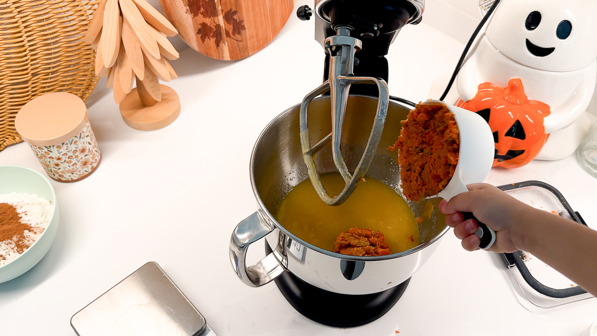 adding pulp into to wet mixture.